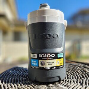 NEW Igloo Half Gallon Tumbler Jug Cooler Beverage Container Thermos 1/2 Gallon S